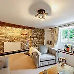2 Bed In Pickering Oc-88971 Ferienhaus